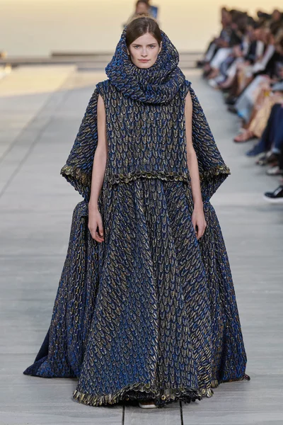 Look 3